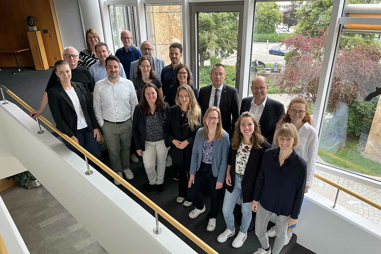 Gruppenfoto der Projektsteuergruppe 'Transformationsnetzwerke in BW' aus Juli 2023.